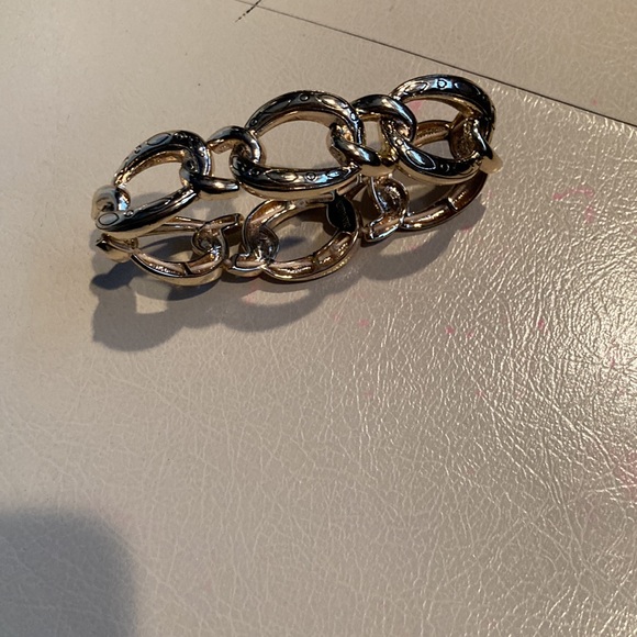 Unbranded gold color stretchy bracelet - Picture 3 of 3